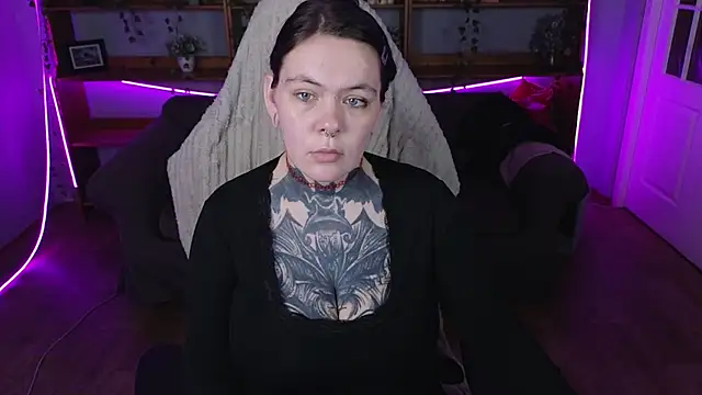 QwertyAnnie Lbo online show from 04/27/26, 12:19