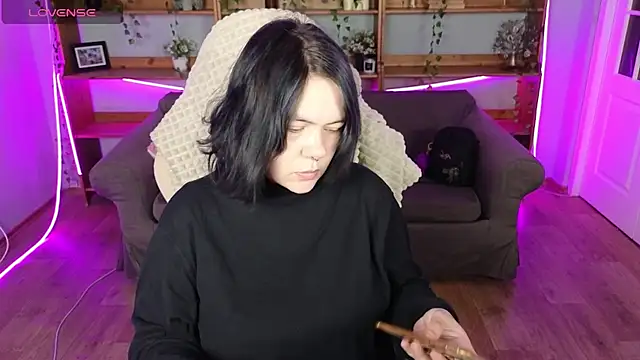 QwertyAnnie Lbo online show from 04/22/26, 08:21