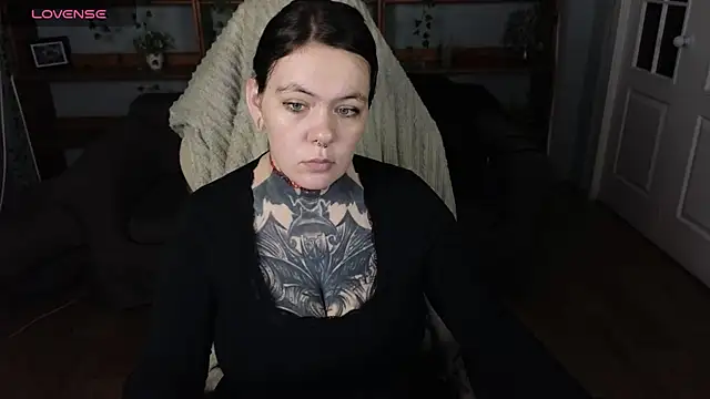 QwertyAnnie Lbo online show from 04/27/26, 03:54