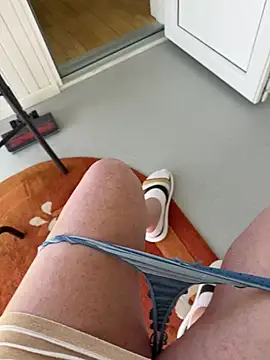 Snapshot of elysmay chatting on 04/09/26, 10:10 elysmay online show from 04/09/26, 10:10