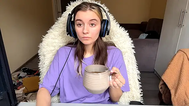 Snapshot of LueIvins chatting on 04/13/26, 08:29 LueIvins online show from 04/13/26, 08:29