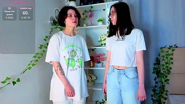 Snapshot of AllisonKierce chatting on 04/15/26, 03:23 AllisonKierce online show from 04/15/26, 03:23