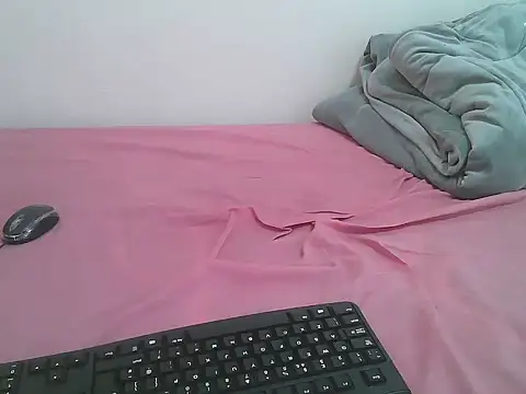 MsLaura24 online show from 04/11/26, 05:04