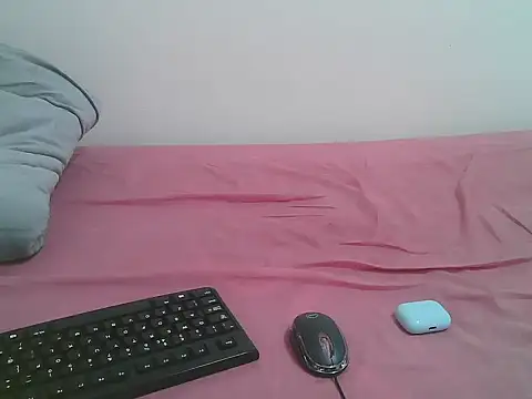 MsLaura24 online show from 04/12/26, 08:39