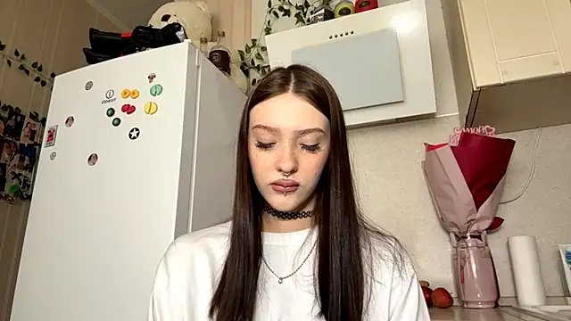 Snapshot of Miamooney chatting on 04/14/26, 06:07 Miamooney online show from 04/14/26, 06:07