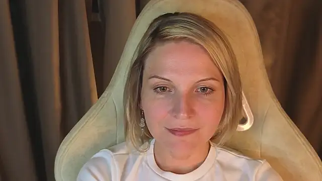 angelina wings online show from 04/15/26, 10:21