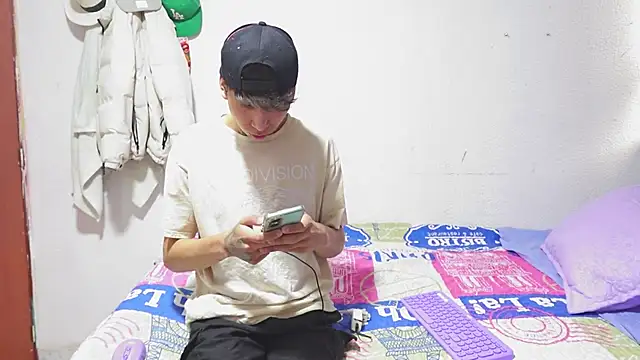 Snapshot of Alexander_2003Castro chatting on 04/12/26, 05:49 Alexander 2003Castro online show from 04/12/26, 05:49