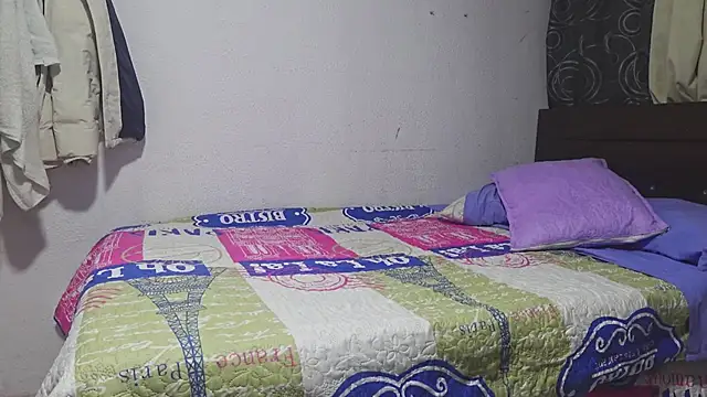 Snapshot of Alexander_2003Castro chatting on 04/11/26, 05:04 Alexander 2003Castro online show from 04/11/26, 05:04