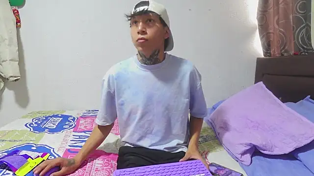 Snapshot of Alexander_2003Castro chatting on 04/14/26, 06:02 Alexander 2003Castro online show from 04/14/26, 06:02