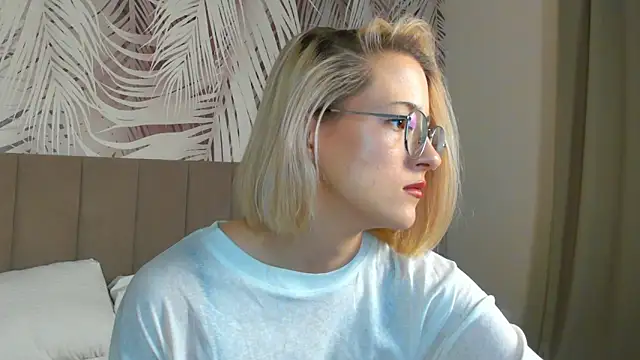 Lizzyvega online show from 04/16/26, 01:50