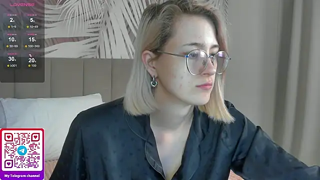 Lizzyvega online show from 05/25/26, 01:49