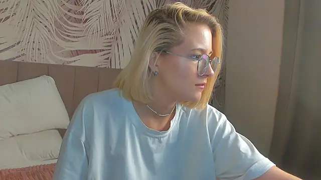 Lizzyvega online show from 04/28/26, 01:48
