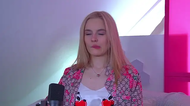 Snapshot of LeaLamour chatting on 04/14/26, 06:40 LeaLamour online show from 04/14/26, 06:40