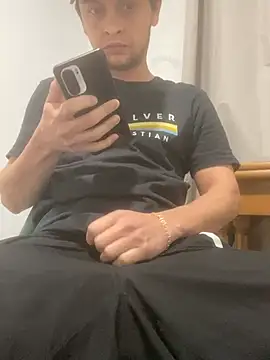 JuanF0304 online show from 04/11/26, 06:22