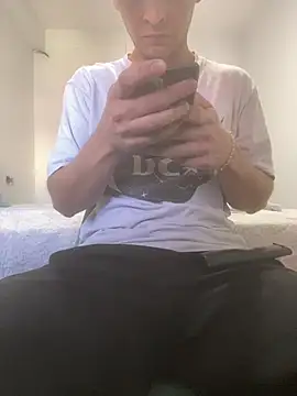 JuanF0304 online show from 04/15/26, 03:16