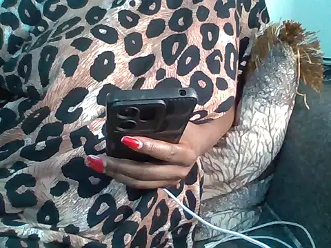 hotchoco03 online show from 04/11/26, 09:07