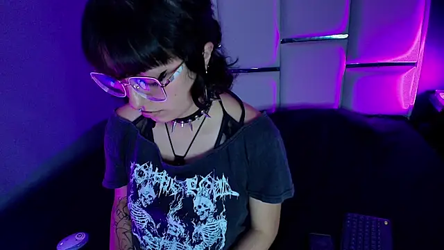BadEmyXO online show from 05/20/26, 03:36