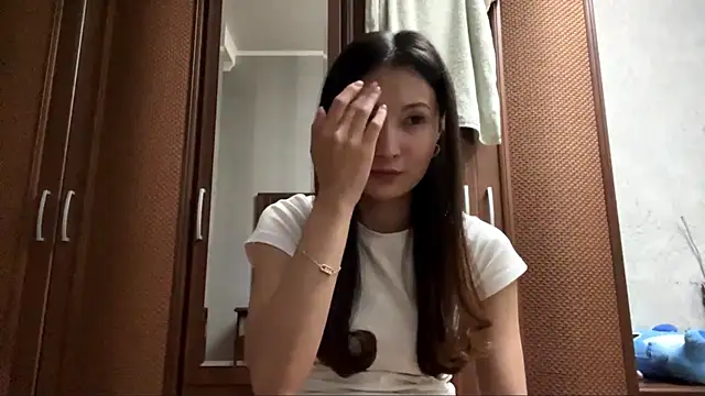 MiaPoison online show from 05/12/26, 03:18