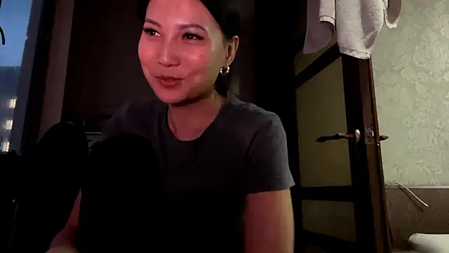 Snapshot of MiaPoison chatting on 04/14/26, 02:11 MiaPoison online show from 04/14/26, 02:11