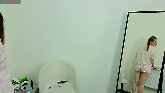 Snapshot of SoftBlushBaby chatting on 04/11/26, 06:32 SoftBlushBaby online show from 04/11/26, 06:32