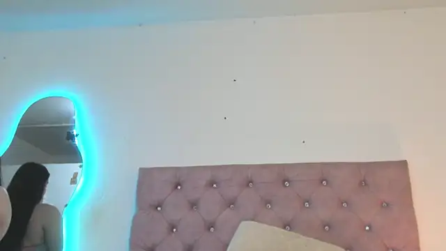 Snapshot of laurenlaine chatting on 07/14/26, 08:48 laurenlaine online show from 07/14/26, 08:48
