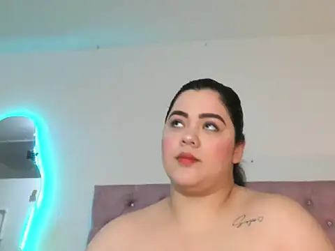 Snapshot of laurenlaine chatting on 04/13/26, 02:43 laurenlaine online show from 04/13/26, 02:43