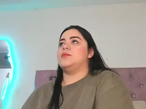 Snapshot of laurenlaine chatting on 04/14/26, 02:00 laurenlaine online show from 04/14/26, 02:00