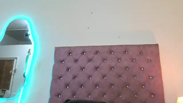 Snapshot of laurenlaine chatting on 05/21/26, 04:04 laurenlaine online show from 05/21/26, 04:04