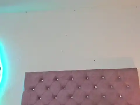 Snapshot of laurenlaine chatting on 04/17/26, 12:02 laurenlaine online show from 04/17/26, 12:02