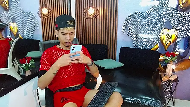 Snapshot of Skinny_cute_Alyer chatting on 06/14/26, 02:08 Skinny cute Alyer online show from 06/14/26, 02:08