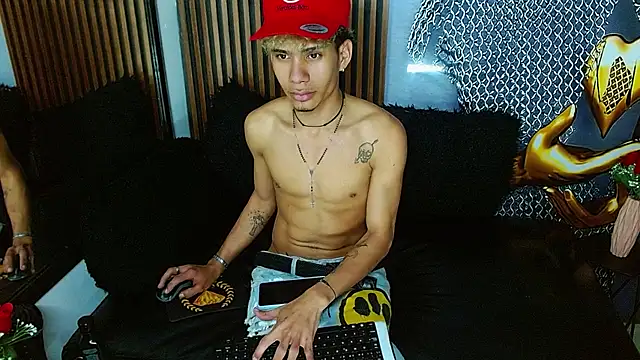 Snapshot of Skinny_cute_Alyer chatting on 07/12/26, 02:18 Skinny cute Alyer online show from 07/12/26, 02:18