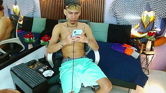 Snapshot of Skinny_cute_Alyer chatting on 06/03/26, 02:45 Skinny cute Alyer online show from 06/03/26, 02:45
