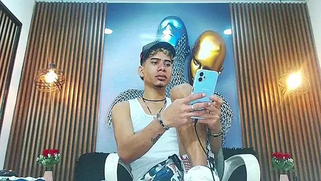 Snapshot of Skinny_cute_Alyer chatting on 06/06/26, 02:17 Skinny cute Alyer online show from 06/06/26, 02:17