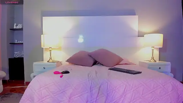 Snapshot of Aliss_Taylor1 chatting on 04/13/26, 12:20 Aliss Taylor1 online show from 04/13/26, 12:20