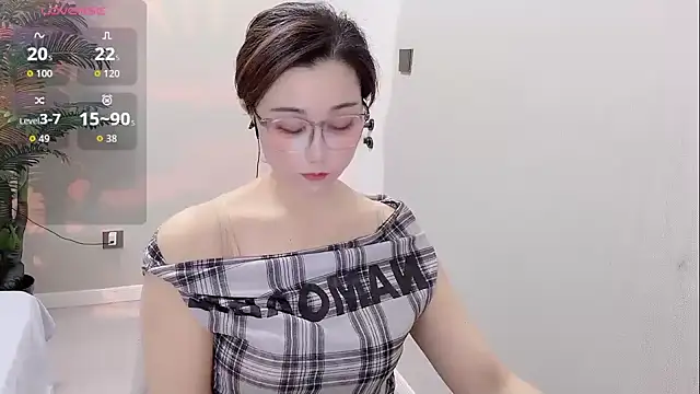 Snapshot of Yunxi- chatting on 06/11/26, 02:03 Yunxi- online show from 06/11/26, 02:03