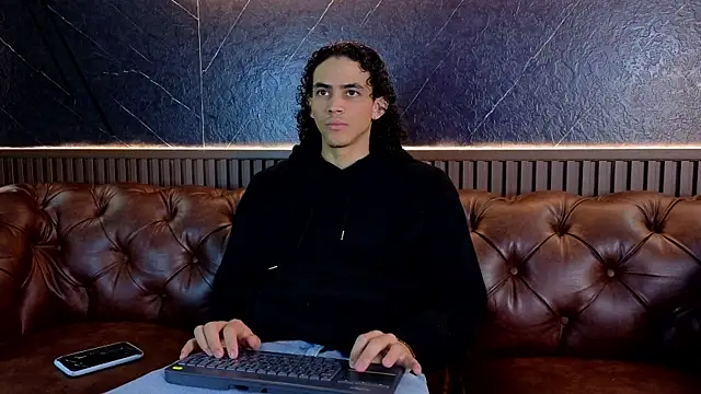 Snapshot of LucaAlessi chatting on 04/13/26, 02:10 LucaAlessi online show from 04/13/26, 02:10