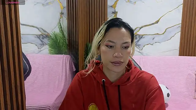 Snapshot of alonddra_tay chatting on 06/15/26, 11:32 alonddra tay online show from 06/15/26, 11:32