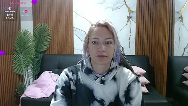 Snapshot of alonddra_tay chatting on 07/14/26, 11:49 alonddra tay online show from 07/14/26, 11:49