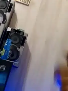 Snapshot of Skinzj chatting on 02/25/25, 06:44 Skinzj online show from 02/25/25, 06:44