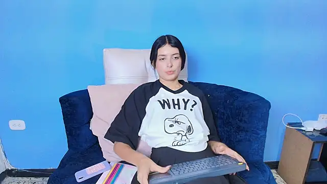 Snapshot of VIOLET_19XXX chatting on 07/01/26, 11:27 VIOLET 19XXX online show from 07/01/26, 11:27