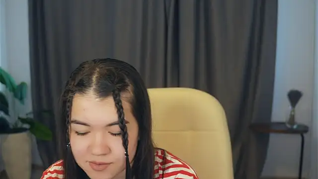 ShanaYock online show from 04/13/26, 07:01