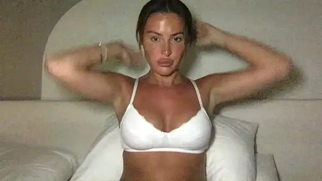 Snapshot of Selenaox chatting on 04/20/26, 06:53 Selenaox online show from 04/20/26, 06:53