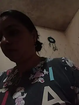 Snapshot of SOFI__10 chatting on 06/26/26, 12:11 SOFI 10 online show from 06/26/26, 12:11