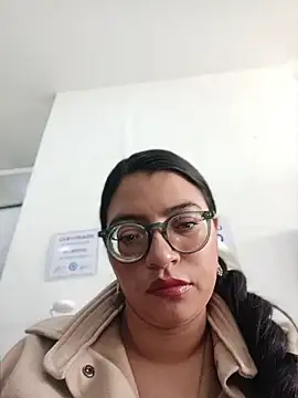 Snapshot of SOFI__10 chatting on 06/29/26, 01:33 SOFI 10 online show from 06/29/26, 01:33