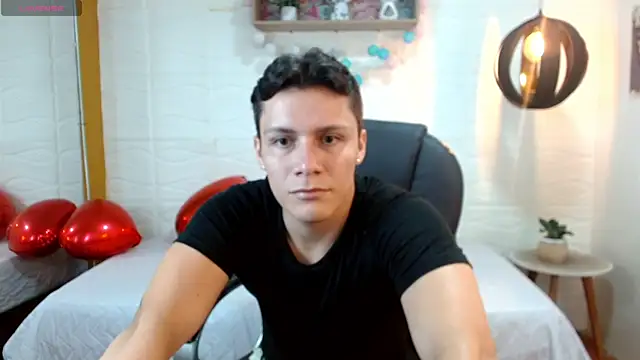 Snapshot of Zayn_clausen chatting on 04/13/26, 05:06 Zayn clausen online show from 04/13/26, 05:06