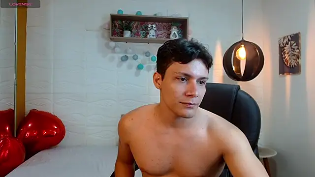 Snapshot of Zayn_clausen chatting on 04/14/26, 06:24 Zayn clausen online show from 04/14/26, 06:24