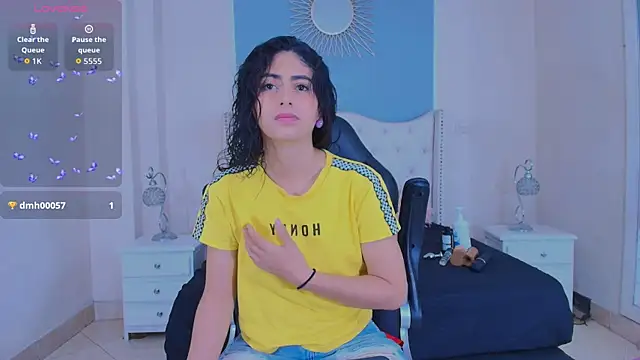 elizabeth santos1 online show from 04/13/26, 10:03