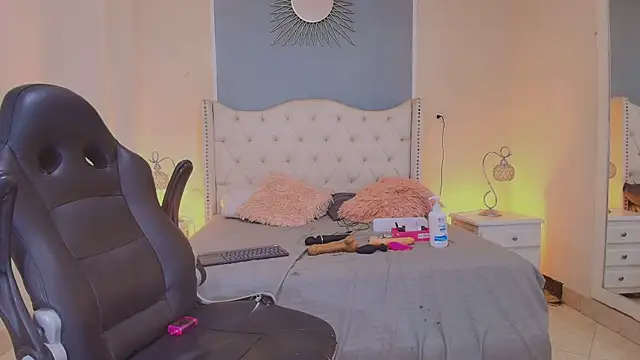 elizabeth santos1 online show from 05/30/26, 10:10
