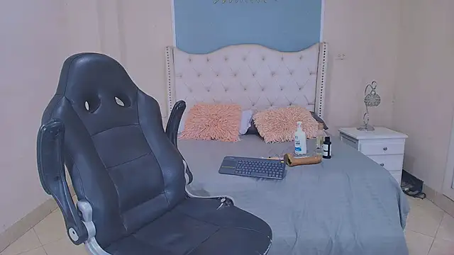 elizabeth santos1 online show from 05/15/26, 11:36