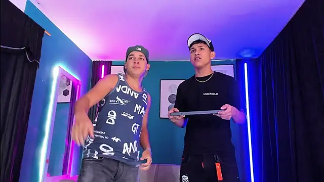 Snapshot of _HotWildwolves chatting on 04/11/26, 08:23 HotWildwolves online show from 04/11/26, 08:23